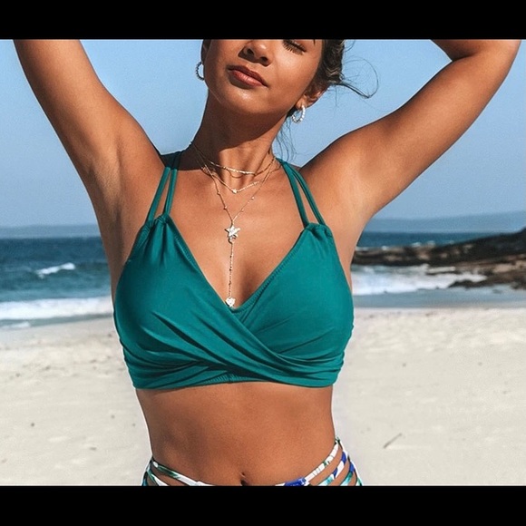 New bikini top with cross cross tie back - Picture 3 of 4